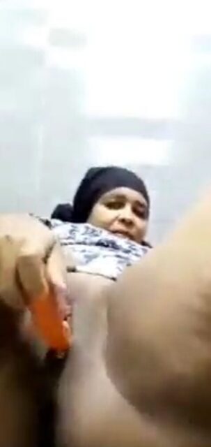 Somali woman so horny and started masturbating
