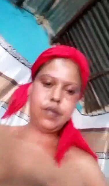 mature somali showing off big boobs and pussy